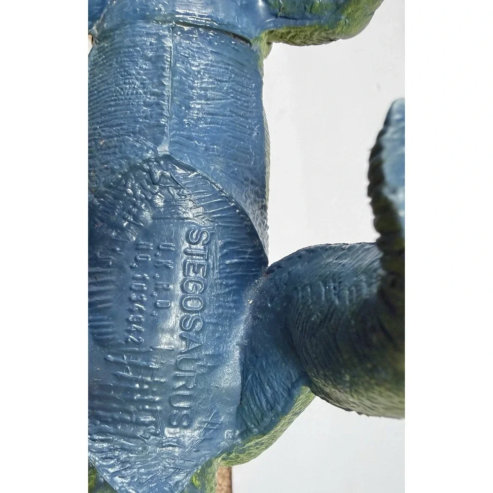 Dor Mei vintage stegosaurus